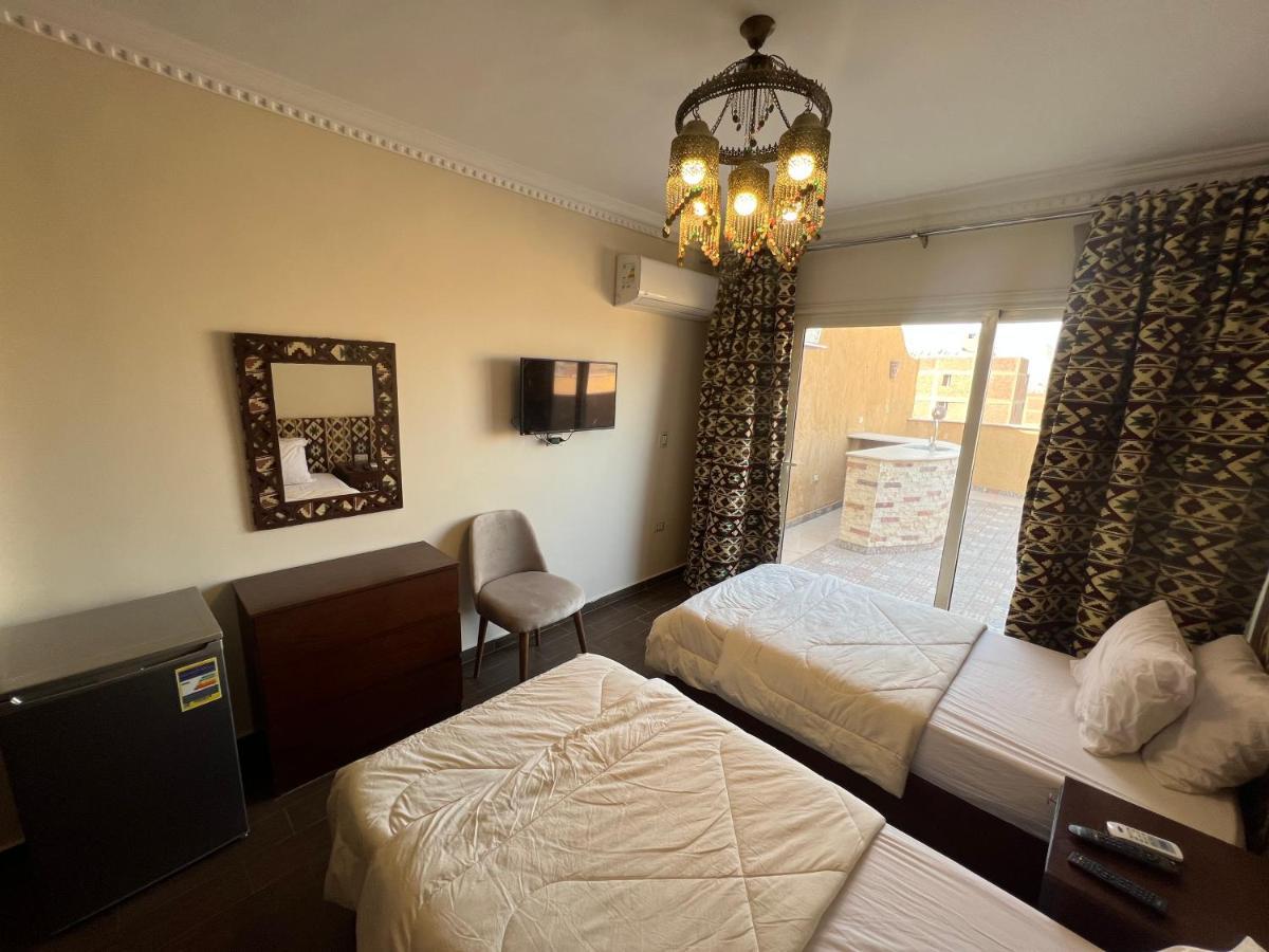 Bedouin Pyramids View Hotel Kafret el-Gabal Eksteriør billede